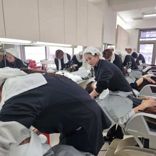 シャンプー授業スタート.。o○