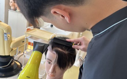 夏休み中も大会に向けて練習🎐【理容学科編】